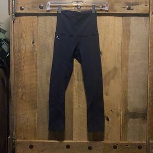 Black athletic leggings